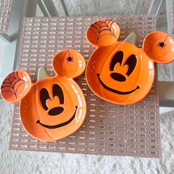 🎃🧡 MICKEY MOUSE Pumpkin Shaped Ceramic Plates Halloween Disney Set of 2 NEW - Picture 3 of 7